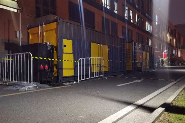 巢湖柴油发电机组的输出电压是如何调节的？