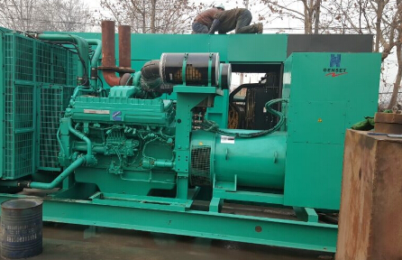 巢湖发电机组如何判断水冷式机油散热器内部是否需要清洗？